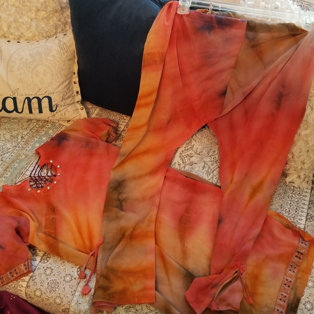 2 piece set made in india Saree/ pavada/ lehenga